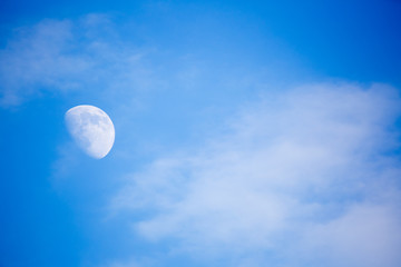 Luna in pieno giorno