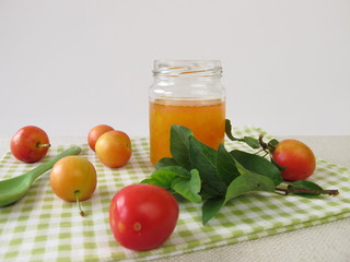 Selbst gemachte Konfitüre aus Kirschpflaumen