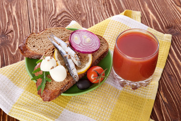sardines on slice bread