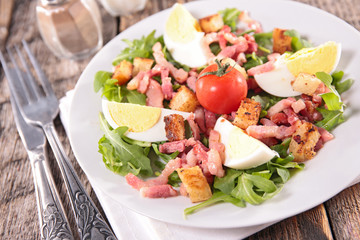 salad with egg and bacon