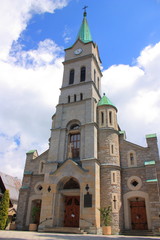 Fototapeta na wymiar Kościół Świętej Rodziny w Zakopanem (styl neoromański, wybudowany w 1896 roku)