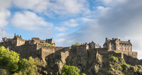 Fototapeta na wymiar Edinburgh Castle from Princes Street