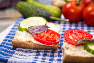 sandwich with tomatoes