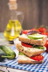 sandwich with tomatoes