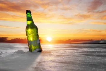 Rolgordijnen bottle of cold beer © igorbukhlin