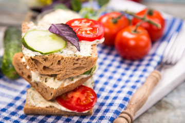 sandwich with tomatoes