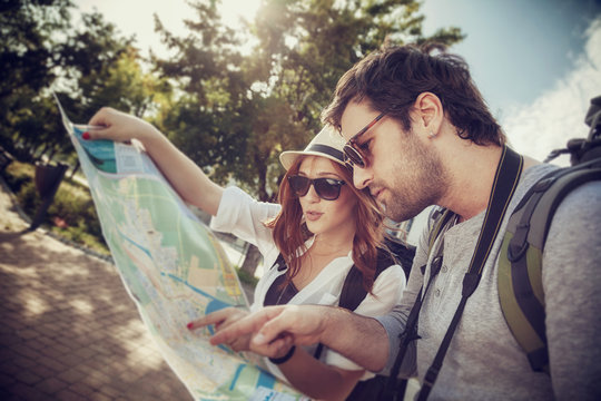 Tourist Couple Sightseeing City