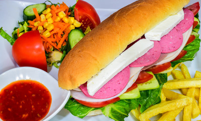 şarküterli sandviç