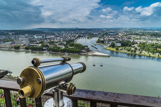 Aussicht auf Koblenz und das Deutsche Eck zwischen Rhein und Mosel