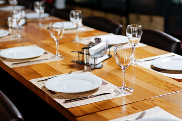 Set the table in the restaurant - obrazy, fototapety, plakaty