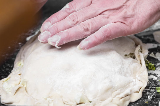 Hand to prepare dough