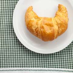 am Frühstückstisch