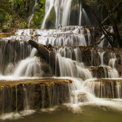 Naklejka premium Waterfall from ravine