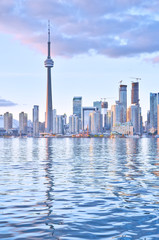 Obraz premium Toronto skyline at dusk in Ontario, Canada.