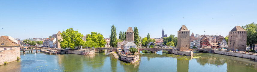 Fototapeta na wymiar Ponts Couverts de la Petite France à Strasbourg, depuis le barrage Vauban