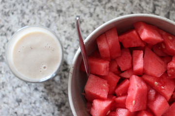 Bananenmilch und Wassermelone