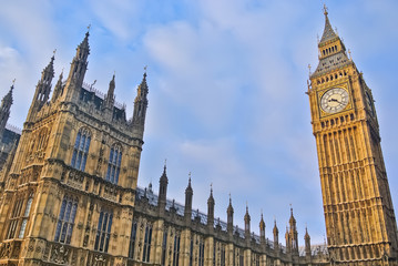 Obraz na płótnie Canvas View of Houses of Parliament in London