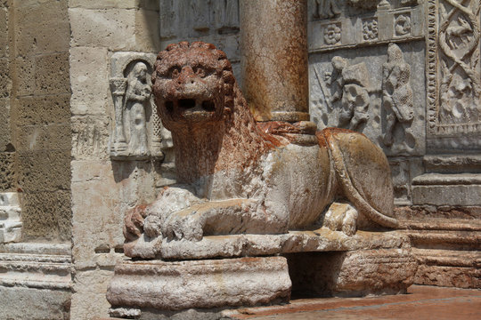 leone stiloforo; protiro della Basilica di S. Zeno, Verona