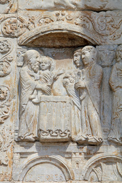 presentazione di Ges&ugrave; al tempio; altorilievo; Basilica di S. Zeno, Verona