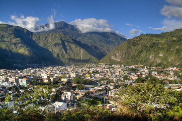 Fototapeta na wymiar View over the town of Banos in Ecuador 