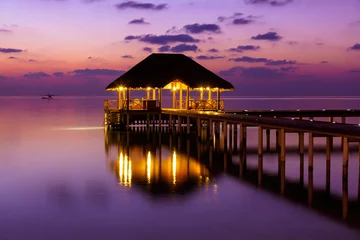 Küchenrückwand glas motiv Tropischer Strand Water cafe at sunset - Maldives