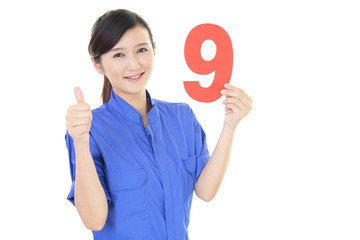 笑顔の女性作業員