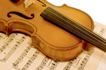 Old violin and musical notes