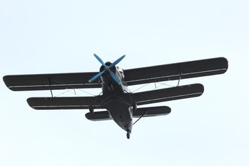 biplane flying
