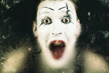 Scary face screaming mime