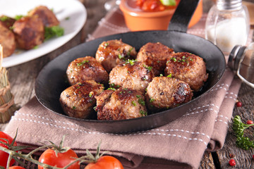 fried meatballs and ingredients