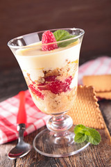 raspberry tiramisu