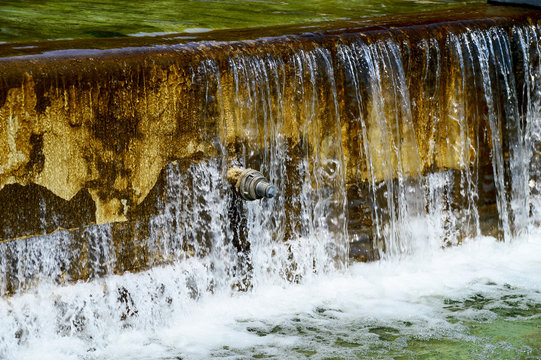 K&uuml;nstlicher Wasserfall