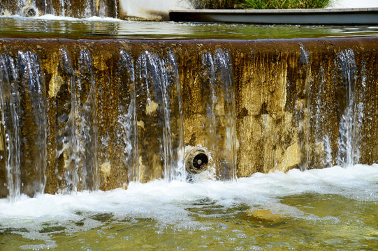 K&uuml;nstlicher Wasserfall