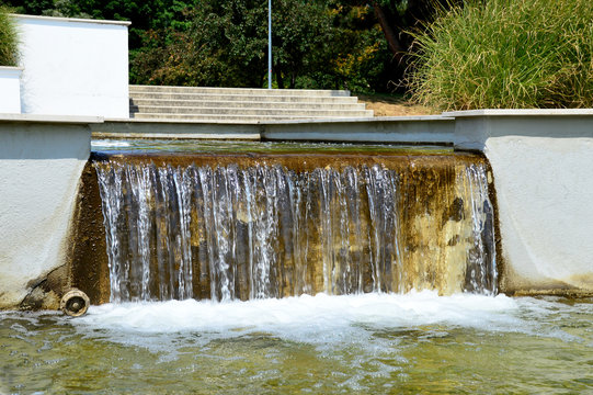 K&uuml;nstlicher Wasserfall