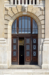 Fototapeta na wymiar Door of the university building