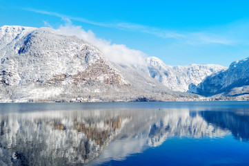 Fototapeta na wymiar winter lake between mountains