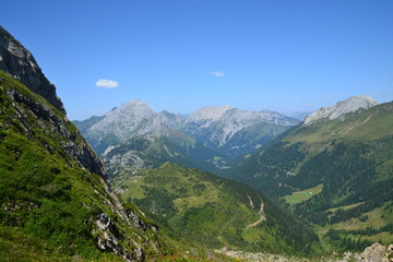 Fototapeta na wymiar Panorama da Cresta Timau verso m.te Coglians 