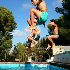  Niños saltando al agua © Ricardo Ferrando