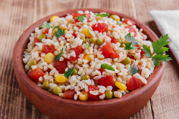 cooked bulgur with tomato corn and green peas