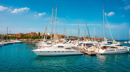 Obraz premium yachts on pier of Ta`Xbiex near Valletta