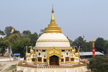 Fototapeta premium This Pagoda has the best view of Sagaing hill near The Ayeyarwaddy river from Inwa bridge