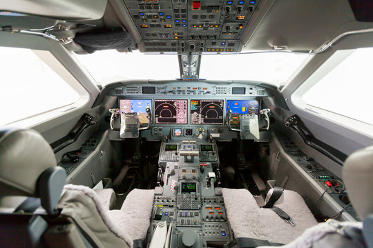 Inside view Cockpit G550