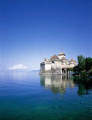 Fototapeta premium レマン湖畔のシオンの古城