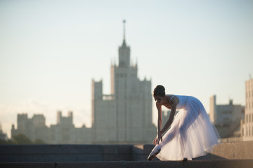 Naklejka premium Ballerina dancing in the center of Moscow in the morning