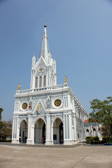Fototapeta na wymiar white church, Samut Songkhram, thailand