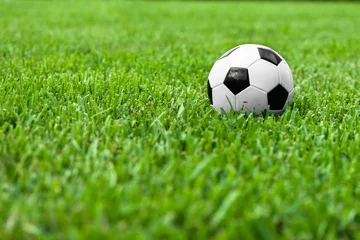 Photo sur Plexiglas Sports de balle Ballon de soccer Futbol sur herbe