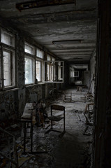 couloir irradié Tchernobyl table chaise