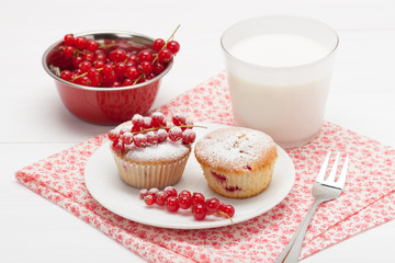Cupcakes With Fresh Redcurrant. White Painted Table