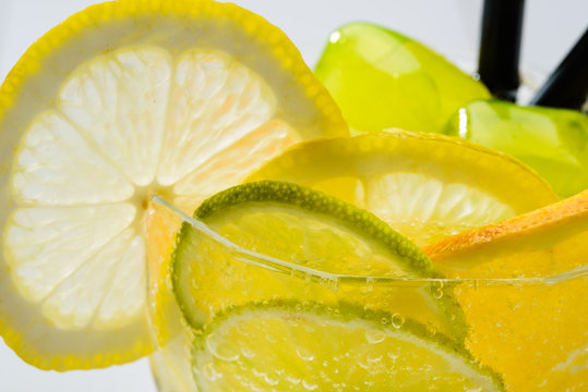 Cocktail al limone e lime, close-up