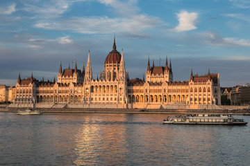 Fototapeta na wymiar Hungarian Parliament on the Danube, Budapest